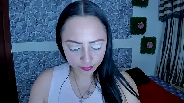 Snapshot of julybravo chatting on 02-16-25, 10:22 julybravo online show from 02-16-25, 10:22