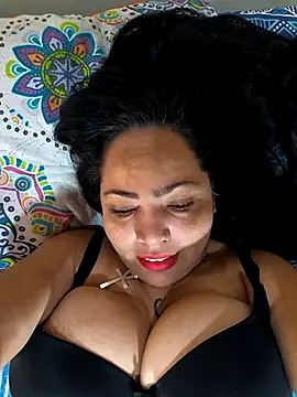 Snapshot of NIKOLE1301 chatting on 10-11-25, 04:41 NIKOLE1301 online show from 10-11-25, 04:41
