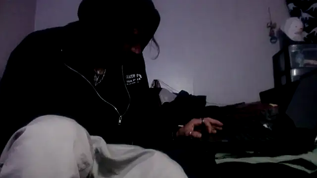 Snapshot of lickthecat chatting on 10-07-25, 01:12 lickthecat online show from 10-07-25, 01:12