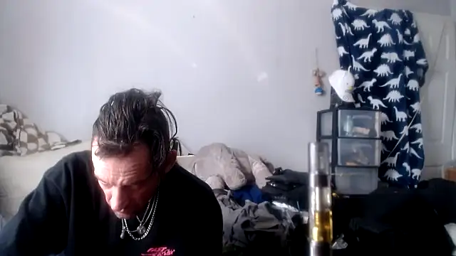 Snapshot of lickthecat chatting on 10-10-25, 09:48 lickthecat online show from 10-10-25, 09:48