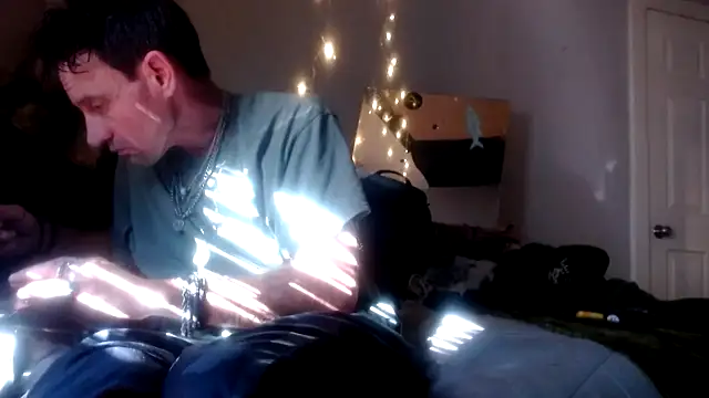 Snapshot of lickthecat chatting on 11-08-25, 10:57 lickthecat online show from 11-08-25, 10:57