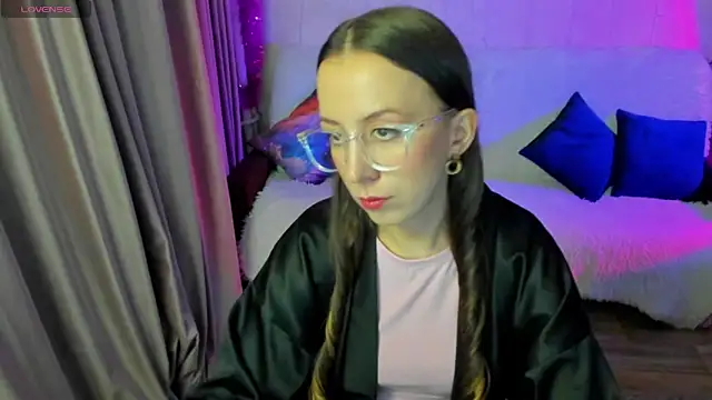 CurlySteph online show from 11-17-25, 06:01