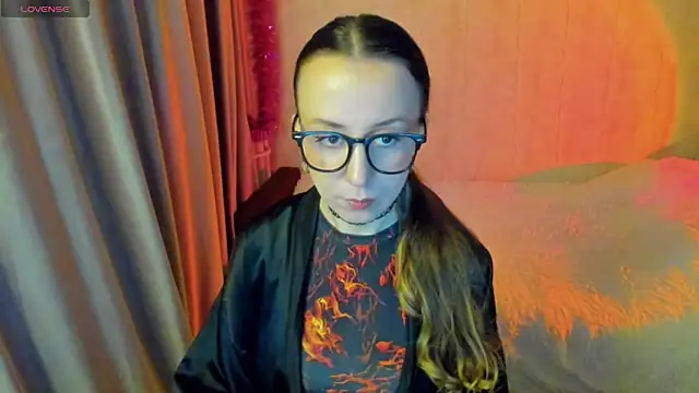 CurlySteph online show from 11-07-25, 06:01