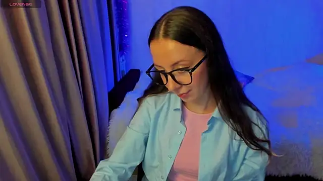 CurlySteph online show from 10-26-25, 04:40