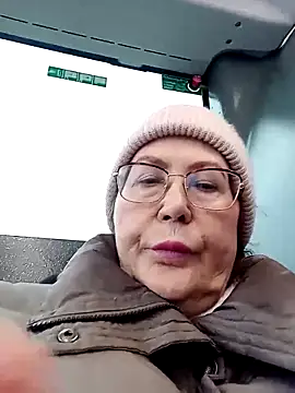 Snapshot of Hottie-Mom chatting on 02-12-26, 10:48 Hottie-Mom online show from 02-12-26, 10:48