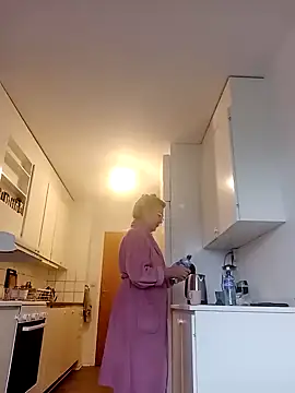 Hottie-Mom online show from 10-27-25, 08:26