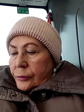 Snapshot of Hottie-Mom chatting on 02-16-26, 10:25 Hottie-Mom online show from 02-16-26, 10:25