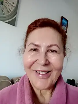 Snapshot of Hottie-Mom chatting on 01-19-26, 09:13 Hottie-Mom online show from 01-19-26, 09:13