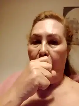 Hottie-Mom online show from 05-18-26, 08:57
