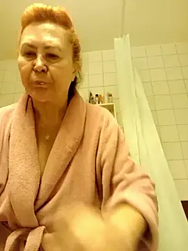 Snapshot of Hottie-Mom chatting on 02-27-26, 10:37 Hottie-Mom online show from 02-27-26, 10:37