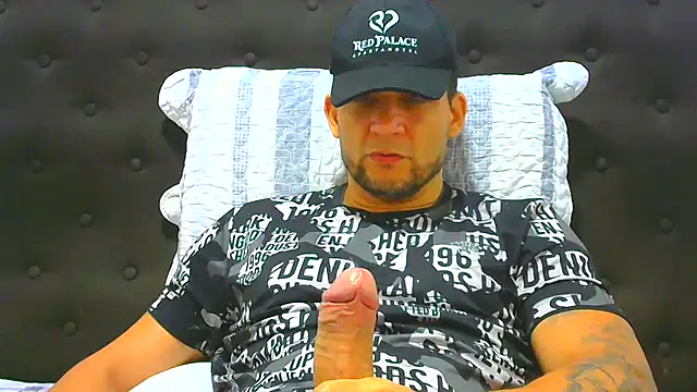 Snapshot of altenori112 chatting on 06-24-26, 09:23 altenori112 online show from 06-24-26, 09:23