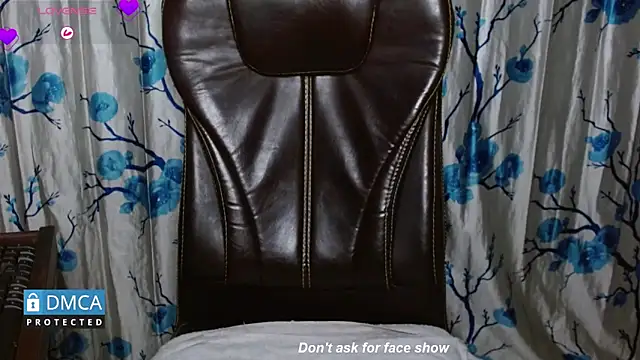 Snapshot of Ria_fun chatting on 06-18-26, 10:31 Ria fun online show from 06-18-26, 10:31