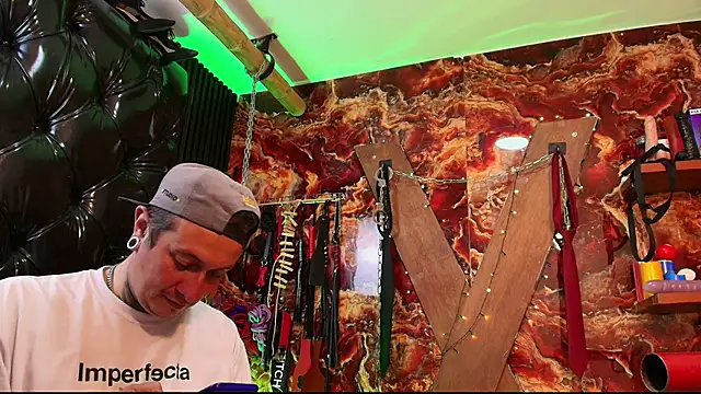 boy n girl online show from 03-25-26, 09:46