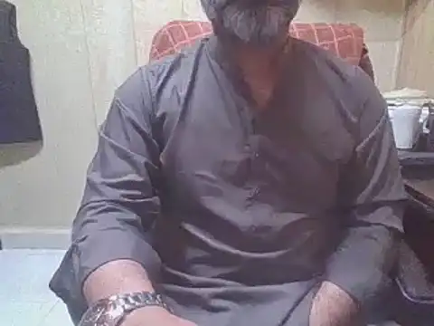 Snapshot of hairymaster95 chatting on 06-27-26, 04:29 hairymaster95 online show from 06-27-26, 04:29