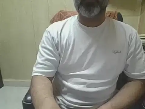 hairymaster95 online show from 05-10-26, 06:39
