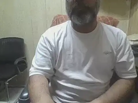 Snapshot of hairymaster95 chatting on 07-12-26, 05:19 hairymaster95 online show from 07-12-26, 05:19
