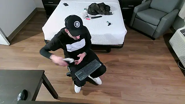 Snapshot of smokenstrokex chatting on 01-14-26, 01:31 smokenstrokex online show from 01-14-26, 01:31