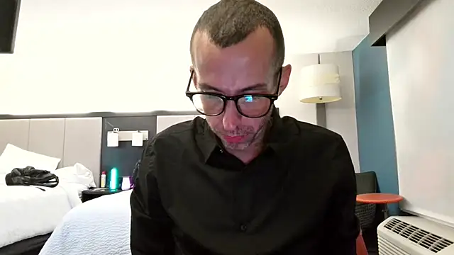 Snapshot of smokenstrokex chatting on 10-06-25, 03:08 smokenstrokex online show from 10-06-25, 03:08