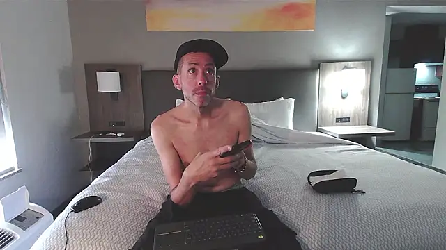 Snapshot of smokenstrokex chatting on 01-15-26, 04:43 smokenstrokex online show from 01-15-26, 04:43