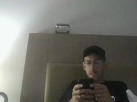 Snapshot of smokenstrokex chatting on 12-19-24, 10:53 smokenstrokex online show from 12-19-24, 10:53