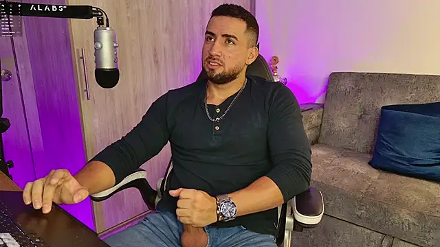 Snapshot of mr_david_cox chatting on 02-15-25, 01:05 mr david cox online show from 02-15-25, 01:05