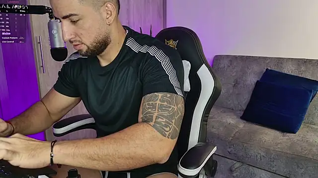 Snapshot of mr_david_cox chatting on 02-13-25, 01:26 mr david cox online show from 02-13-25, 01:26