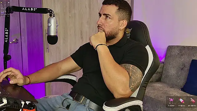 Snapshot of mr_david_cox chatting on 02-19-25, 11:49 mr david cox online show from 02-19-25, 11:49