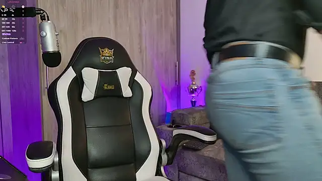 Snapshot of mr_david_cox chatting on 03-06-25, 12:43 mr david cox online show from 03-06-25, 12:43