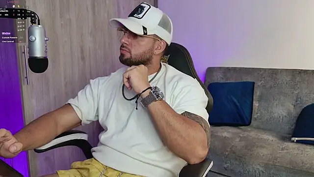 Snapshot of mr_david_cox chatting on 03-05-25, 12:38 mr david cox online show from 03-05-25, 12:38