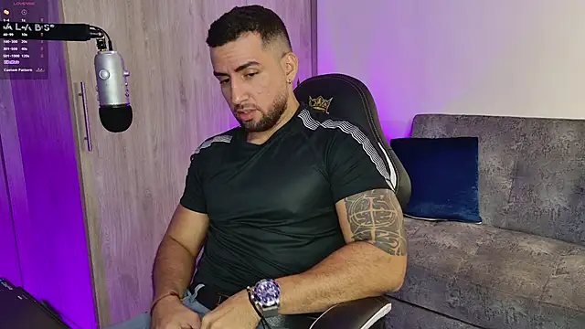 Snapshot of mr_david_cox chatting on 02-14-25, 12:51 mr david cox online show from 02-14-25, 12:51