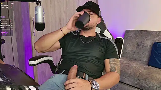 Snapshot of mr_david_cox chatting on 02-22-25, 03:56 mr david cox online show from 02-22-25, 03:56