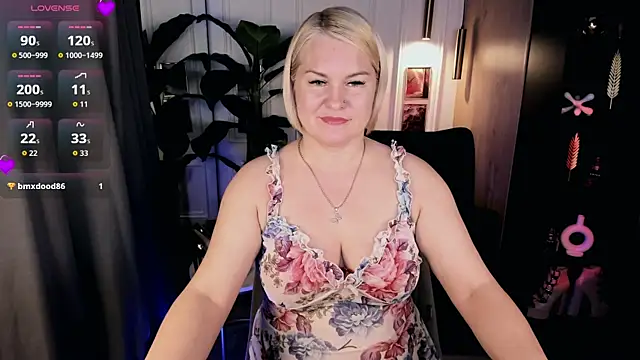 Snapshot of YolandaKiss chatting on 06-15-26, 08:30 YolandaKiss online show from 06-15-26, 08:30