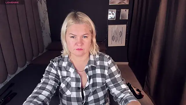 YolandaKiss online show from 10-26-25, 08:20