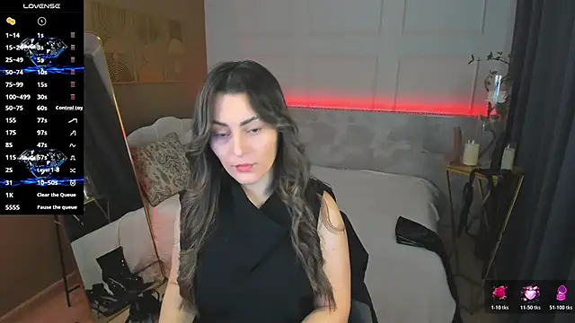Snapshot of KylieMellow chatting on 06-15-26, 05:29 KylieMellow online show from 06-15-26, 05:29