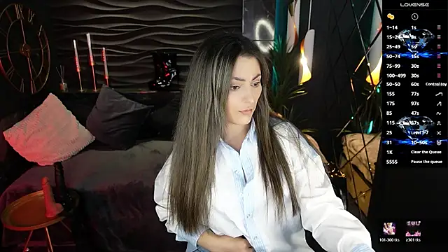 Snapshot of KylieMellow chatting on 06-26-26, 02:01 KylieMellow online show from 06-26-26, 02:01
