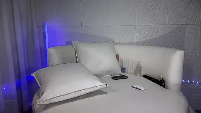 Reyna63 online show from 10-18-25, 01:24