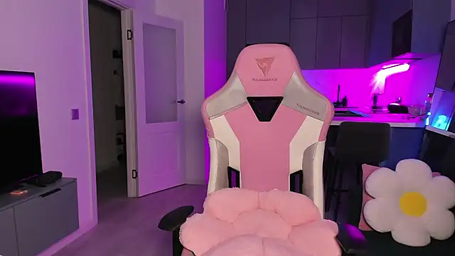 Snapshot of wow_lovie chatting on 10-05-25, 04:20 wow lovie online show from 10-05-25, 04:20