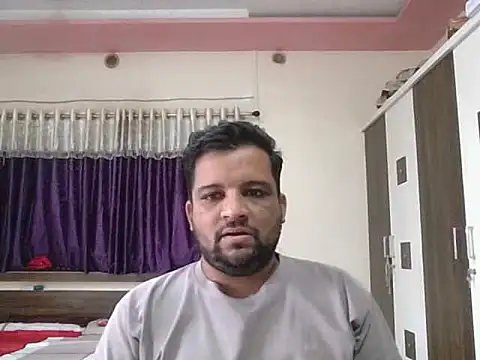Snapshot of dhruv_love chatting on 09-15-25, 09:32 dhruv love online show from 09-15-25, 09:32