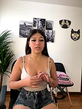 Alyshanon18 online show from 10-26-25, 01:55