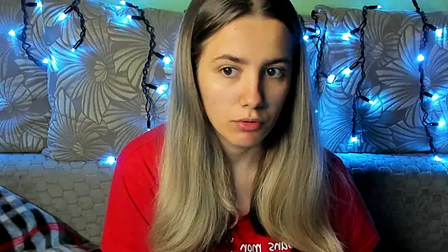 MaggieCake online show from 10-30-25, 03:49