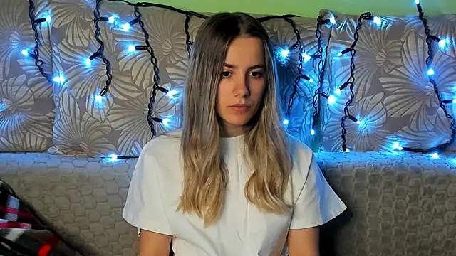 MaggieCake online show from 11-08-25, 01:42