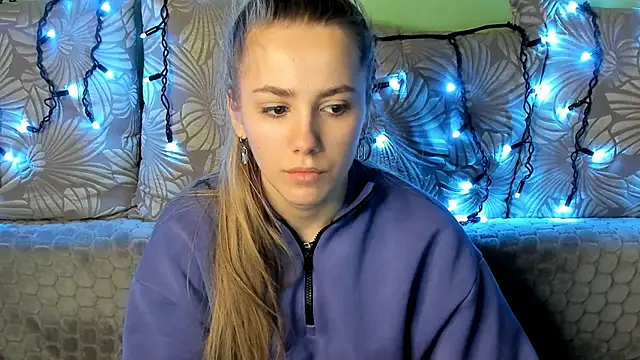 Snapshot of MaggieCake chatting on 01-12-25, 05:56 MaggieCake online show from 01-12-25, 05:56