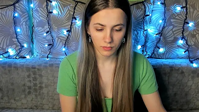 Snapshot of MaggieCake chatting on 02-09-25, 01:22 MaggieCake online show from 02-09-25, 01:22