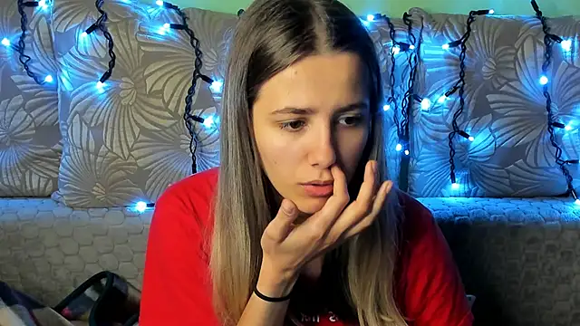 MaggieCake online show from 10-31-25, 03:47