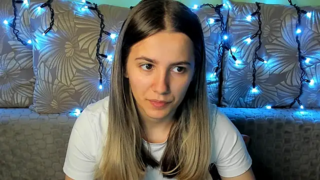 MaggieCake online show from 10-25-25, 01:16