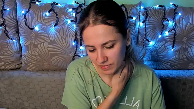 MaggieCake online show from 12-16-25, 03:33