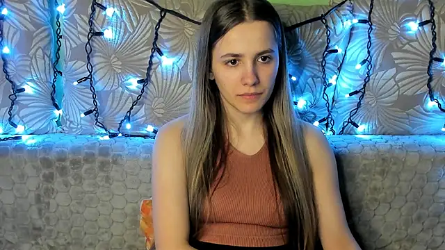 Snapshot of MaggieCake chatting on 02-15-25, 01:42 MaggieCake online show from 02-15-25, 01:42
