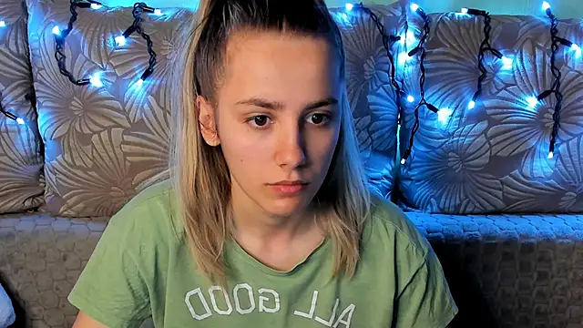 MaggieCake online show from 12-14-25, 01:23