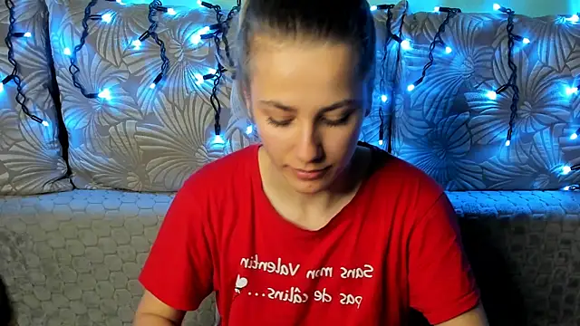 MaggieCake online show from 12-22-25, 03:28