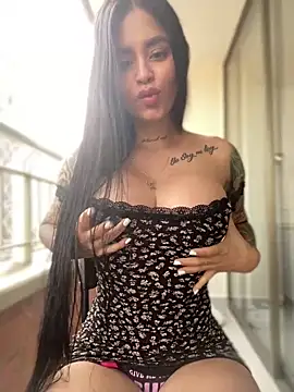 LaraHenao online show from 02-17-25, 01:22